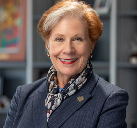 Roberta Reardon headshot